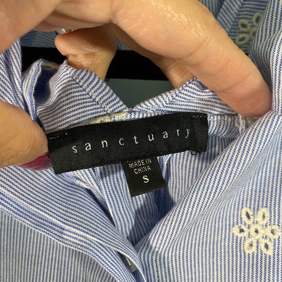 Sanctuary Blue Striped All Over Eyelet Flowers Oversized Button Up Blouse Size S - Picture 4 of 8